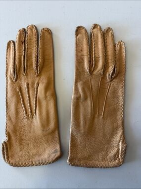 Vintage Classic Women's Leather Gloves in Camel Tan